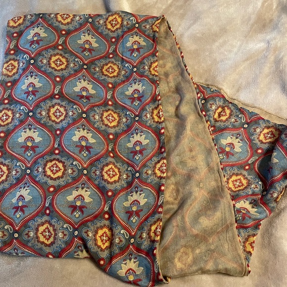 Lightweight Scarf - Picture 1 of 3